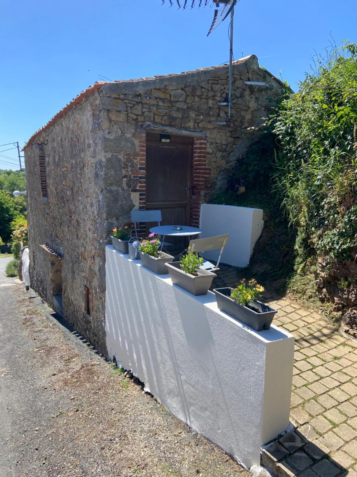 Le Petit Moulin Otel Pouzauges Dış mekan fotoğraf